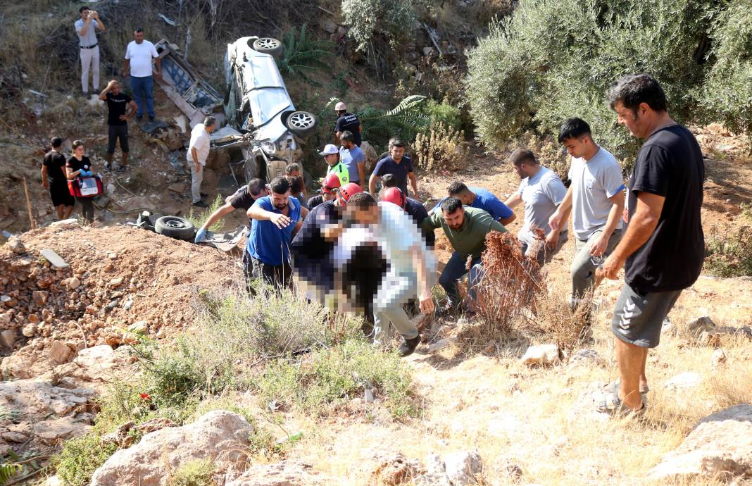 Konya plakalı otomobil şarampole devrildi, sürücüsü öldü 5